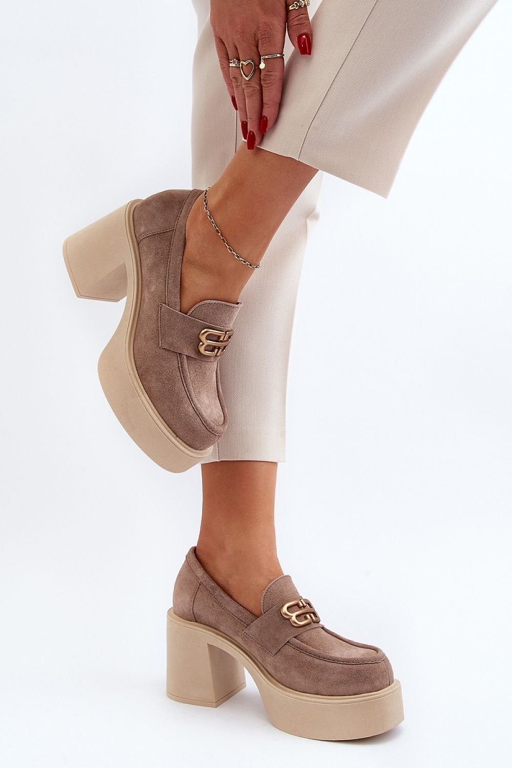 Heeled low shoes model 193930